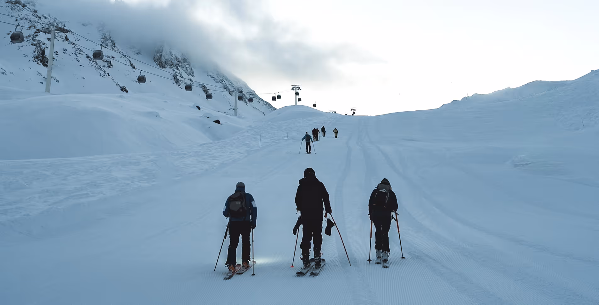 Sortie ski de randonnée, au matin à Val Thorens depuis l'Hôtel Marielle