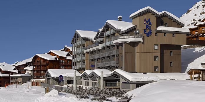Façade de l'Hôte Marielle à Val Thorens un jour d'hiver ensoleillé