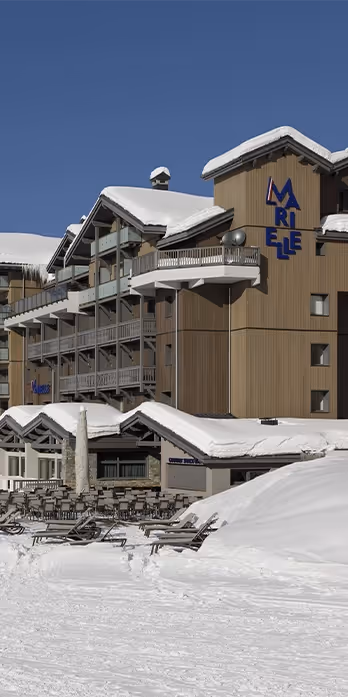 Façade de l'Hôte Marielle à Val Thorens un jour d'hiver ensoleillé