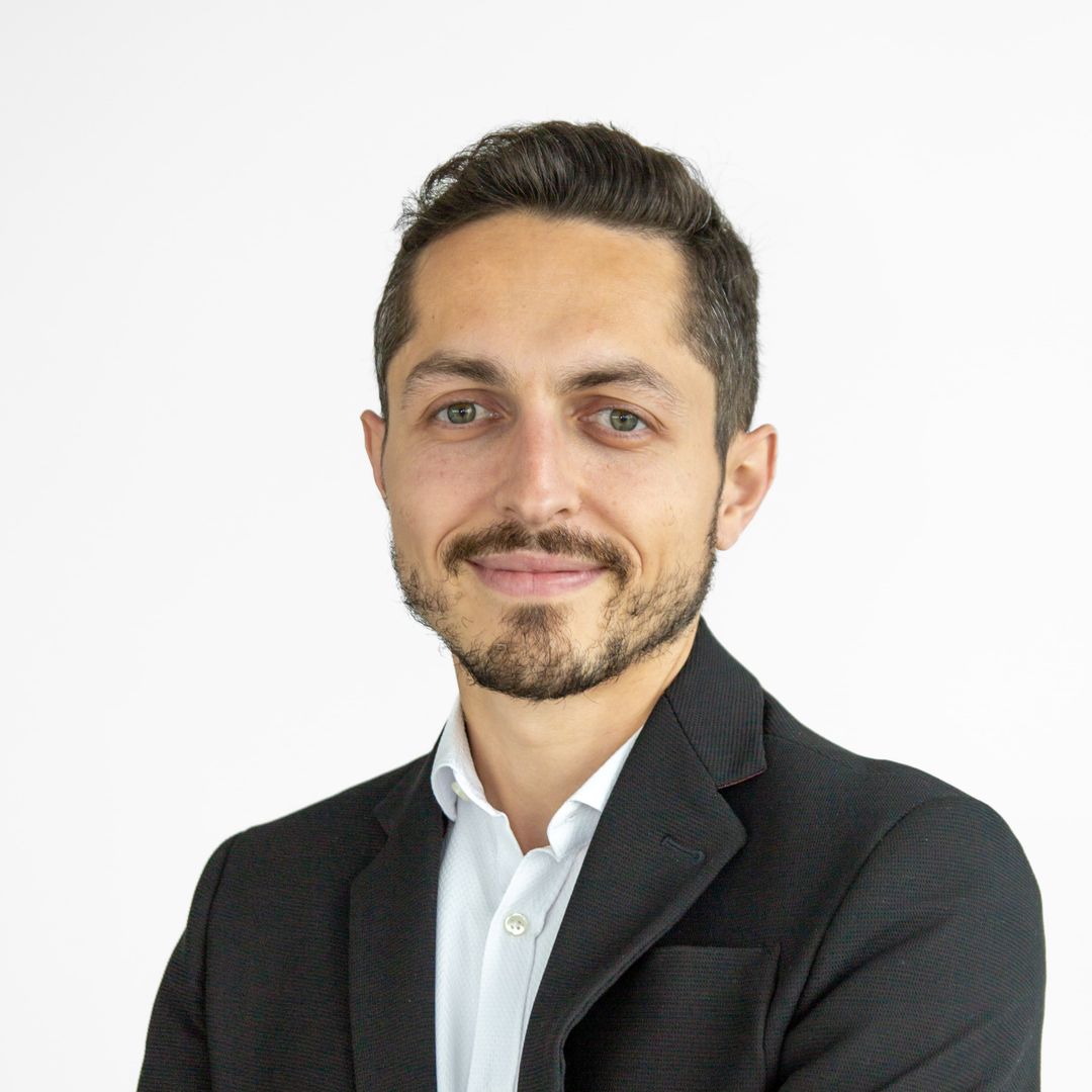 [team] image of individual team member (for an optician store and optometry clinic)