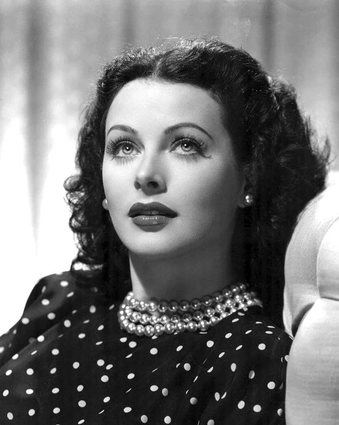 Hedy Lamarr in 1944 (source: Wikipedia, Public domain)