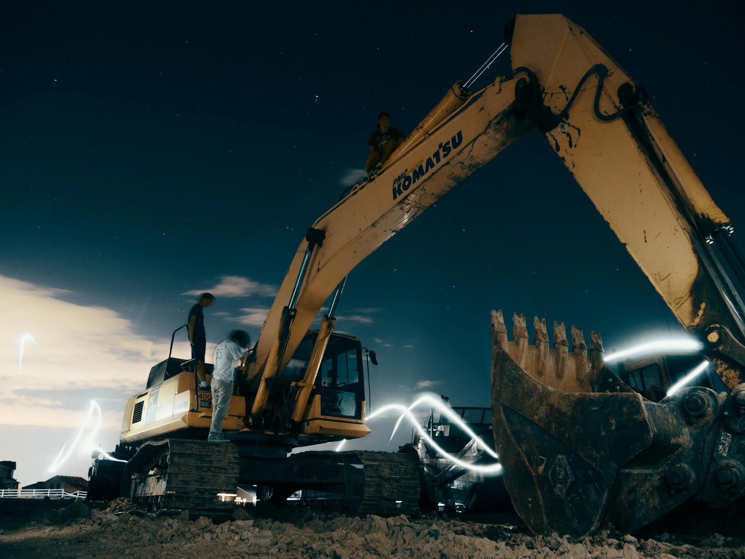 Digital twins create a holistic operational view of its physical counterpart - like heavy machines - through various data sources. (Image: Aidan Roof / Pexels)