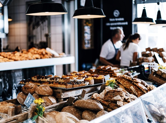 boulangerie artisanale avec pains et viennoiseries