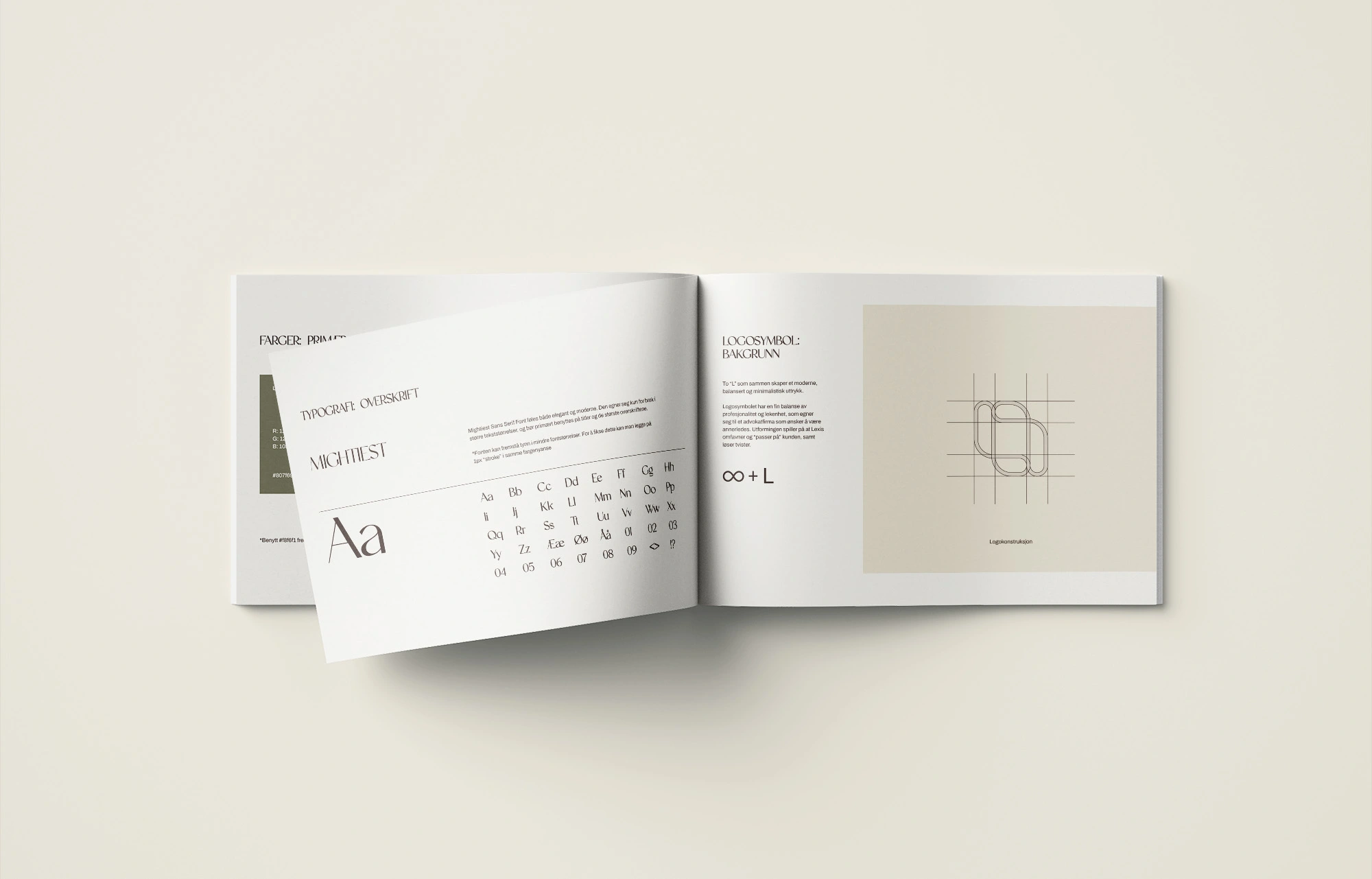 Åpen designbok som viser typografi med forskjellige bokstaver og en logo med konstruksjonslinjer på en lys bakgrunn.
