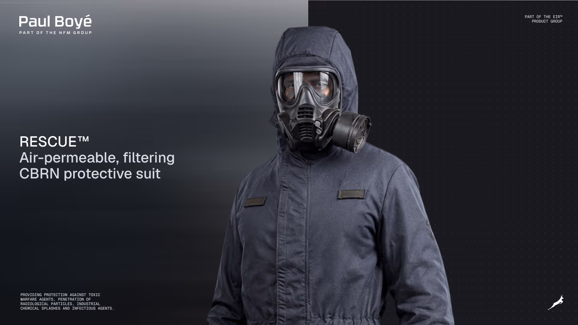 Person i blå CBRN-beskyttelsesdrakt med hette og filtermaske, foran en grå og svart bakgrunn med tekst om Rescue™ beskyttelsesdrakt.