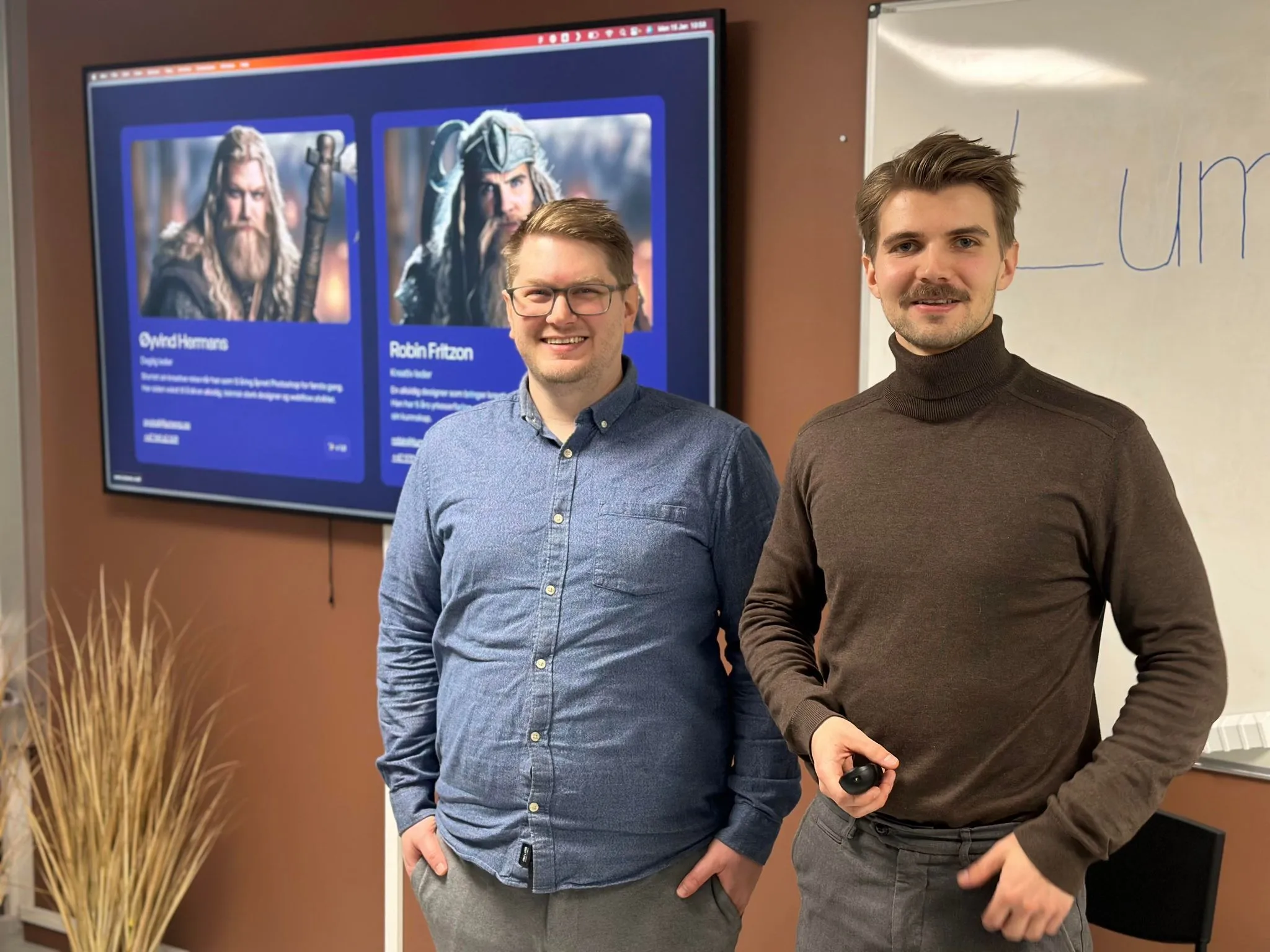 Øyvind og Robin poserer foran A.I. bilder av seg selv