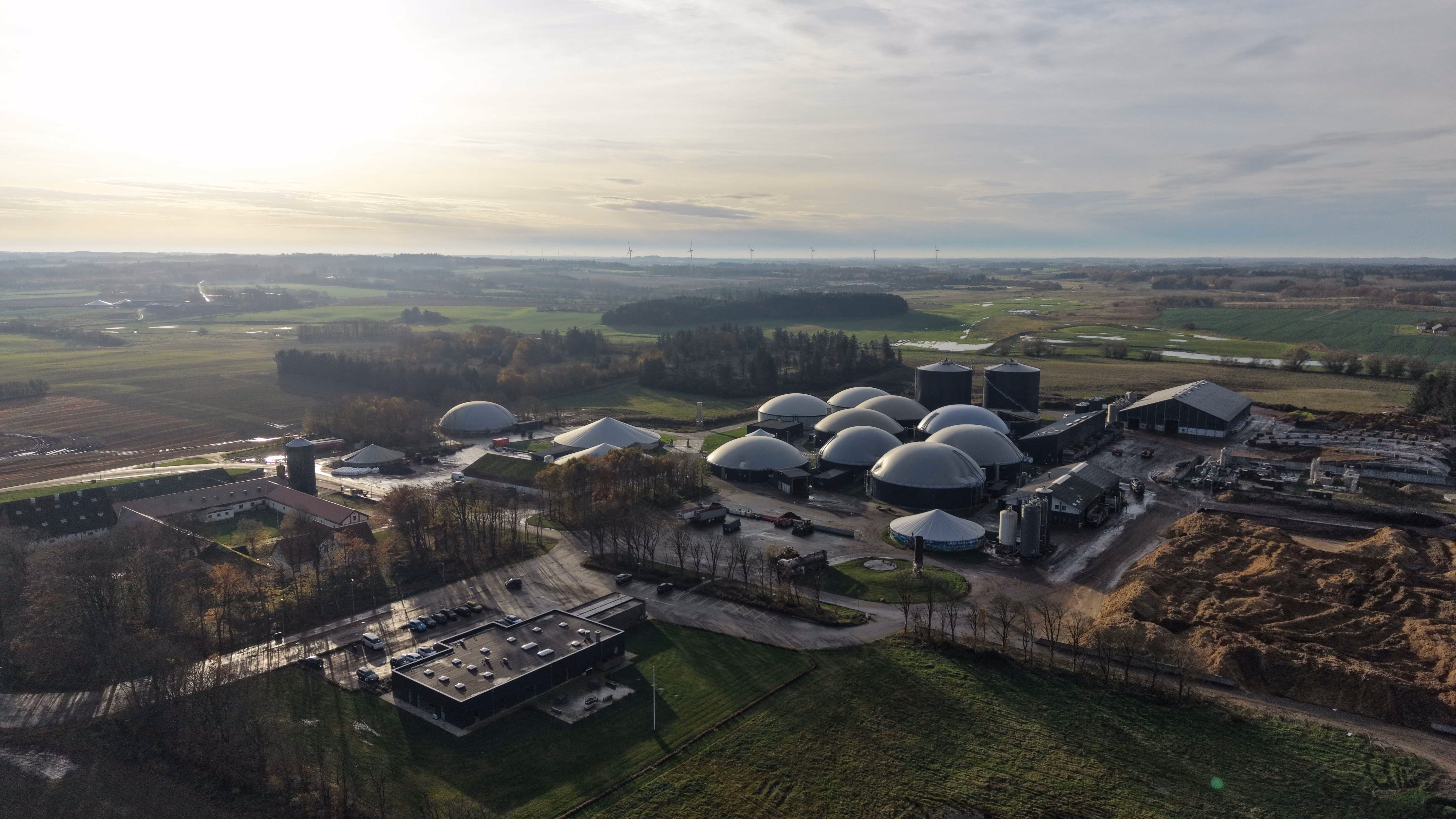 landskab med biogas anlæg