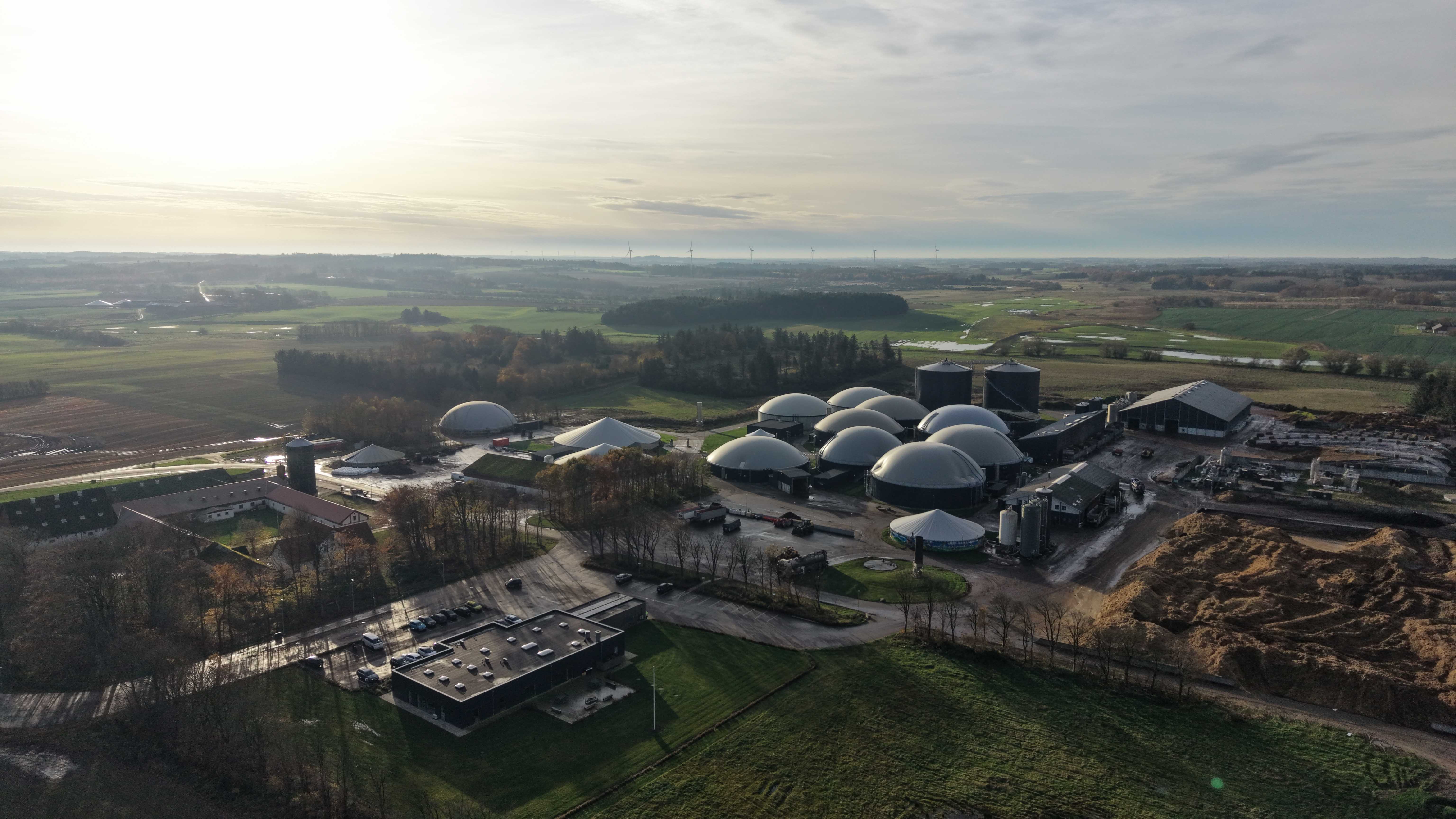 landskab med biogas anlæg