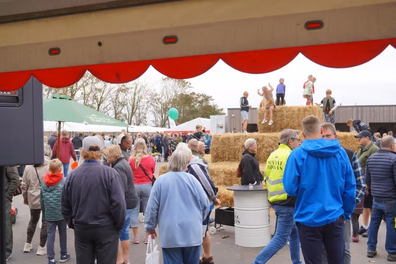 Gæster til høstfest hos Sindal Biogas