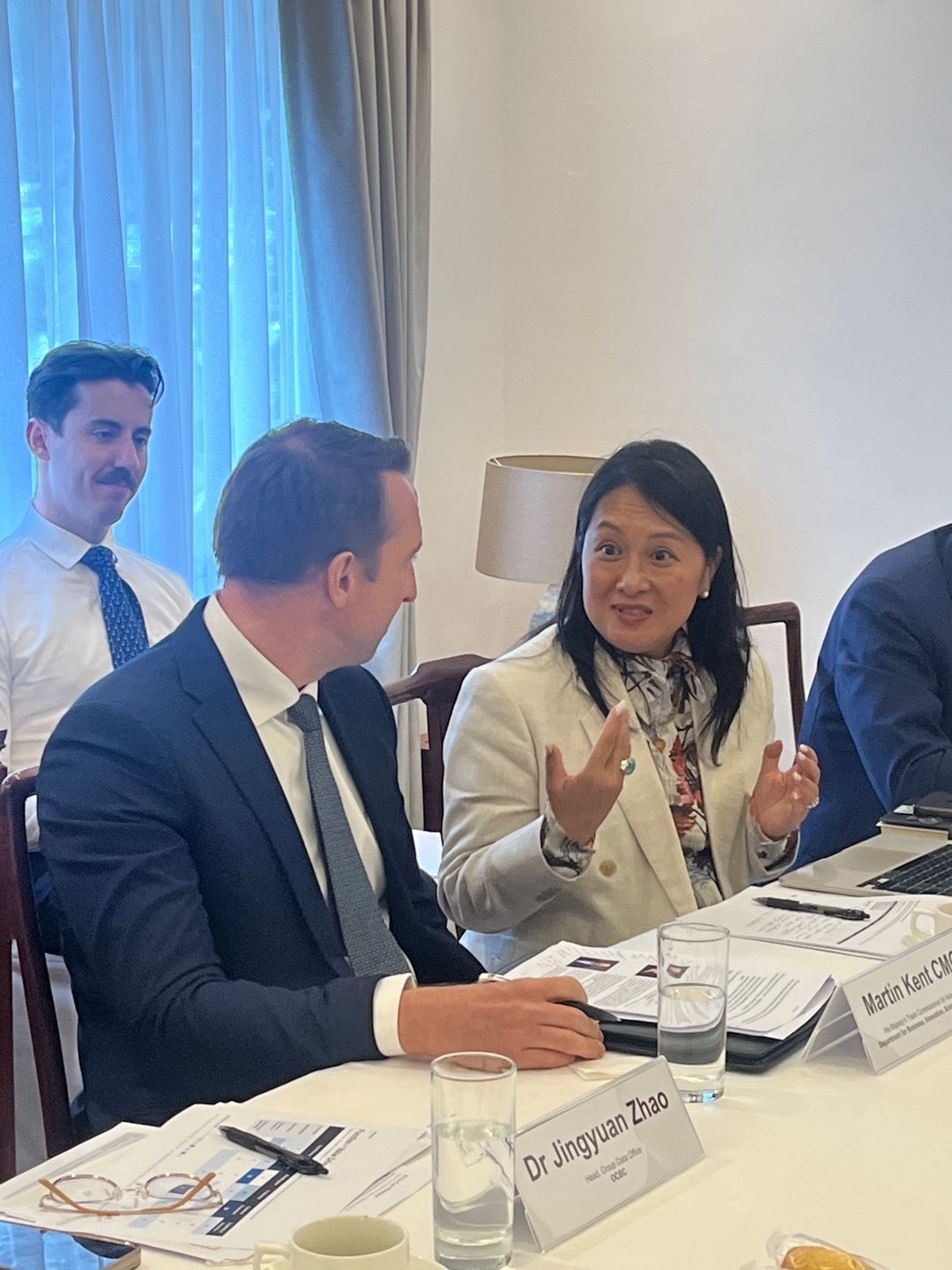 Tram Anh Nguyen speaking at the roundtable