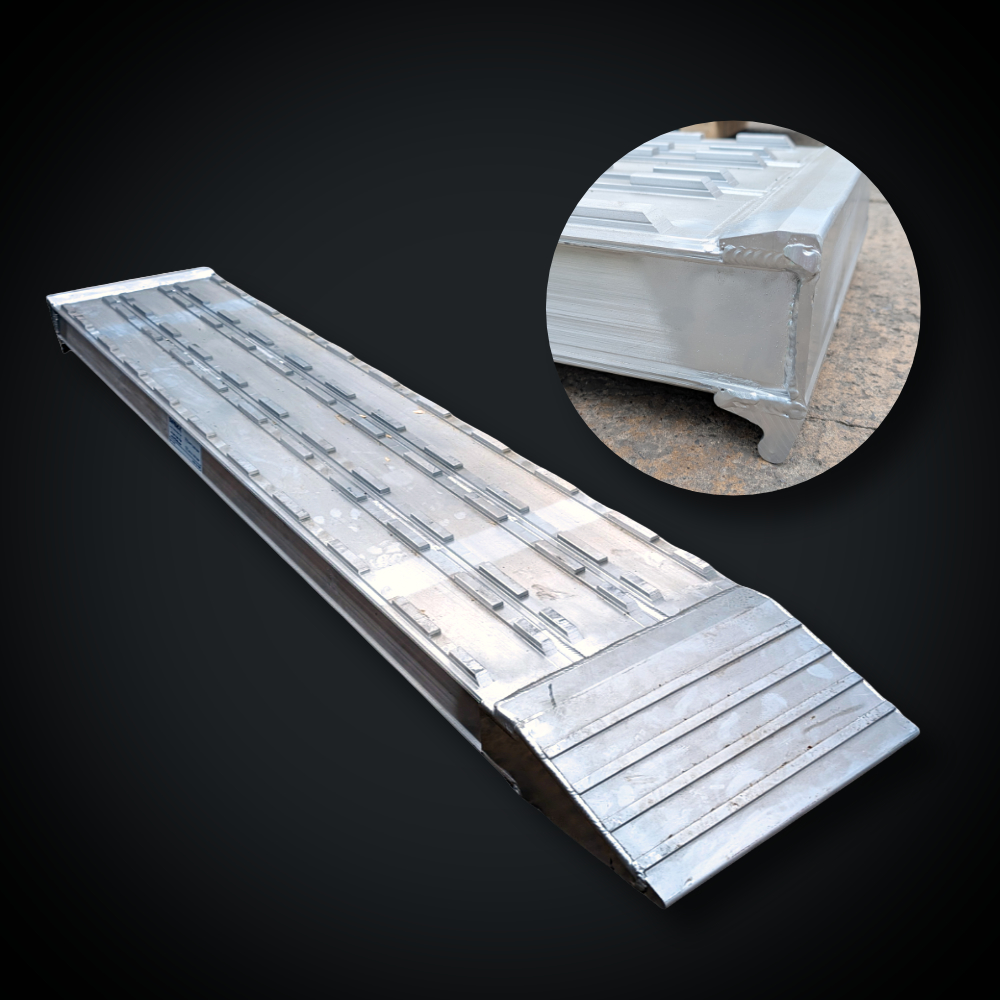 Faymonville UK VR-VO Aluminium Trailer Loading Ramps (Pair, 2400mm x 450mm, Bottom Hook)