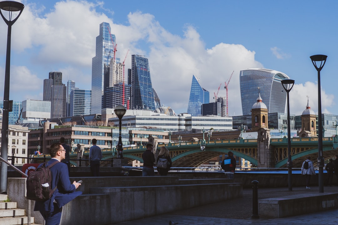 Employee benefits navigation platform guide for US employers - AI-powered benefits routing