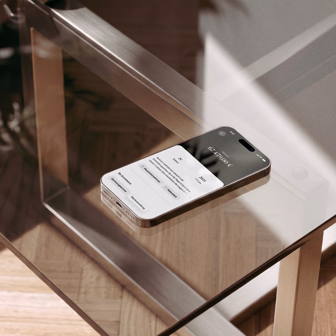 Smartphone mit geteiltem Display zeigt Text und dunklen Bildschirm auf Holztisch