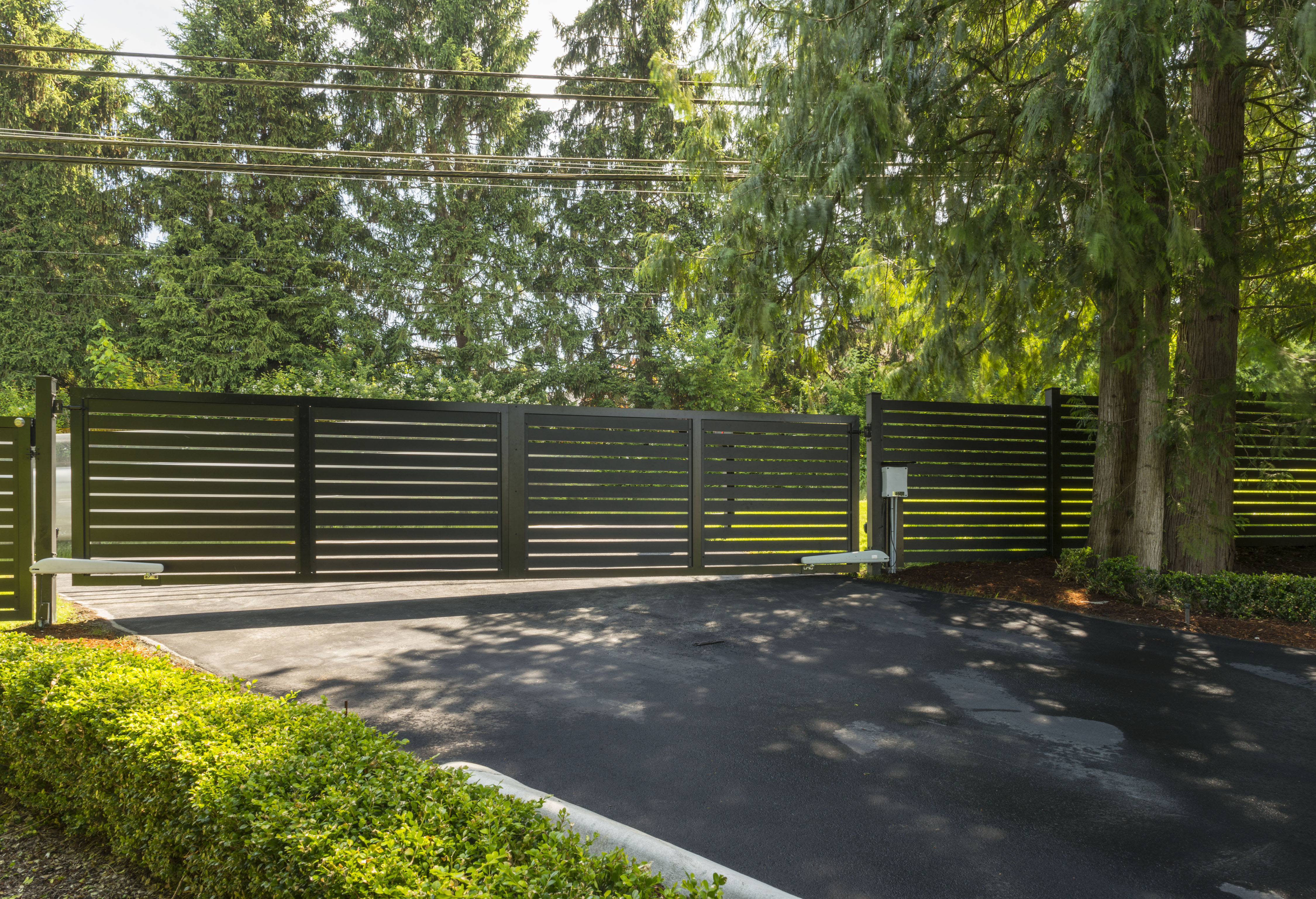 Use a metal gate
