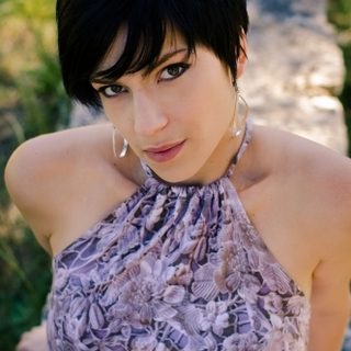 emelyne viard