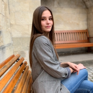 Léonie DENES