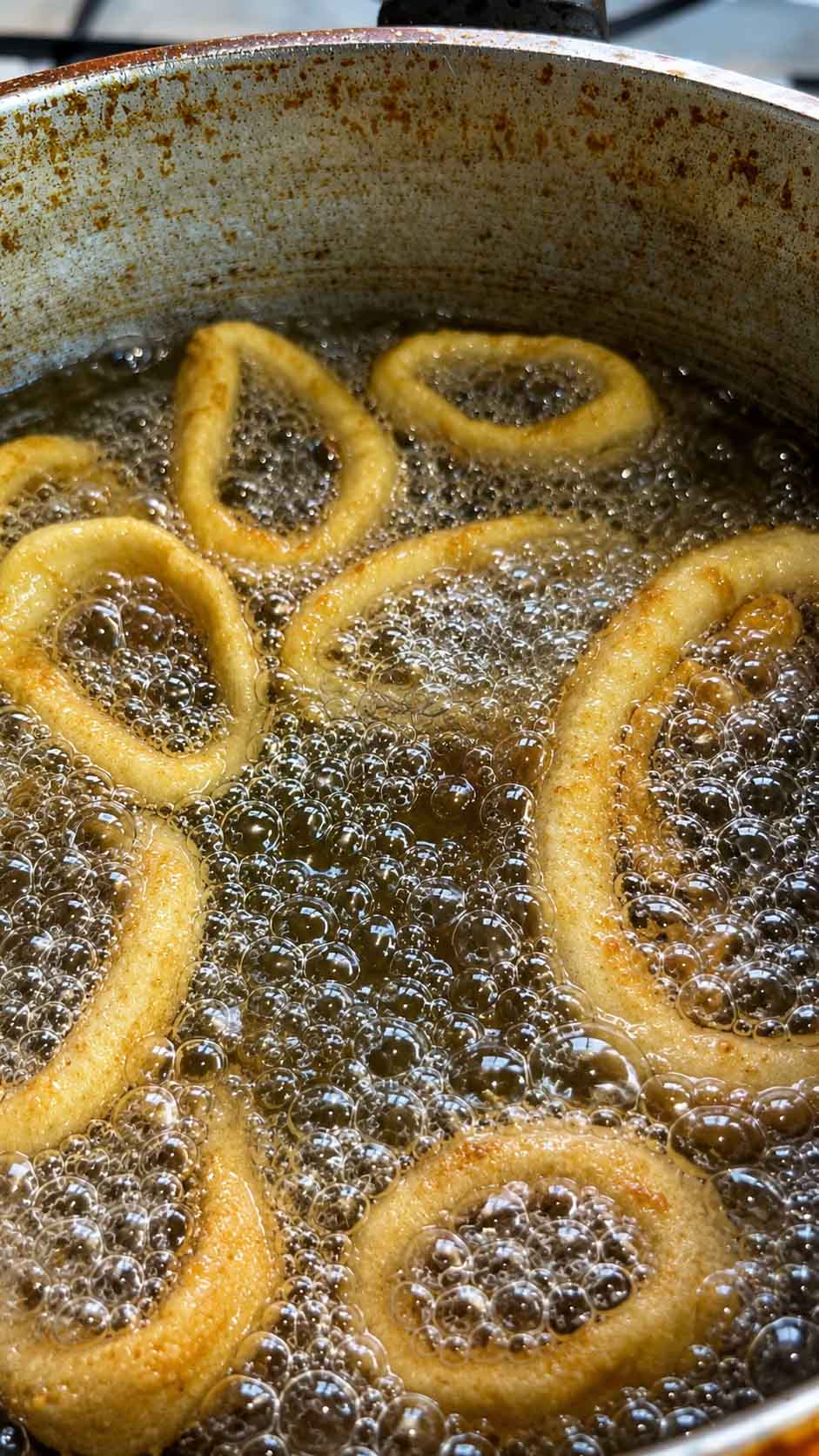 aros de calamar friendose en aceite
