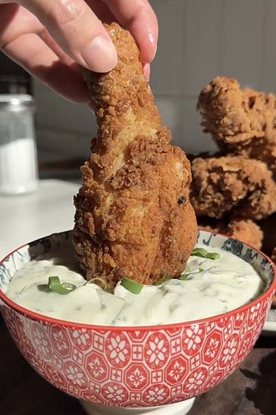 Pollo frito con aderezo de 
