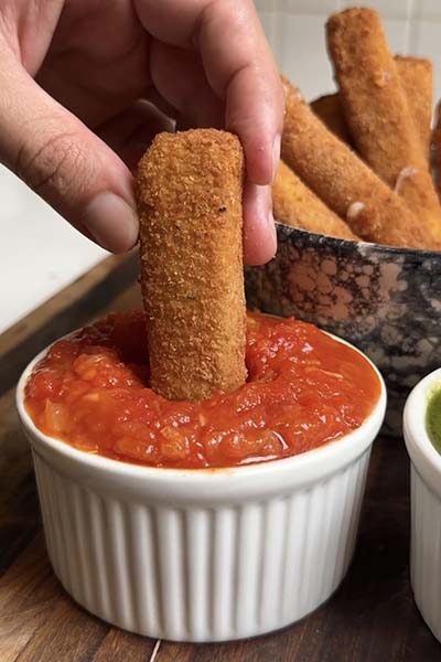 bastones de mozzarella