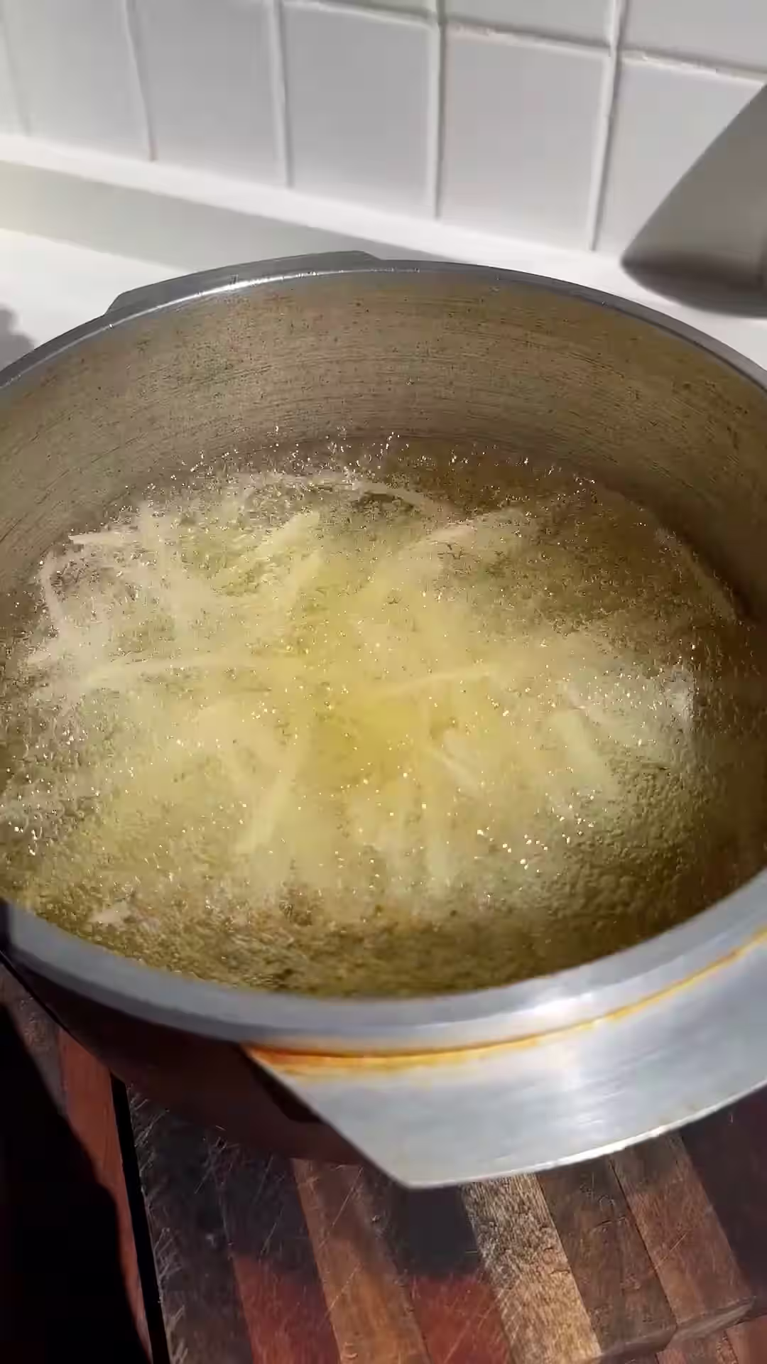 freir las papas en aceite caliente de a tandas chicas