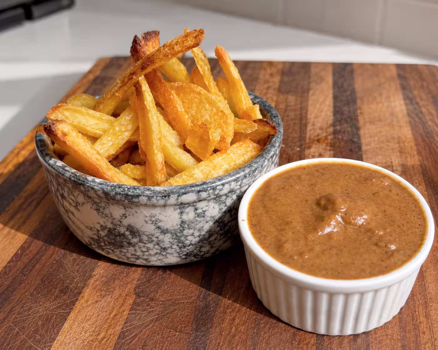 Papas crocantes al horno sin freir con salsa de panceta y whisky