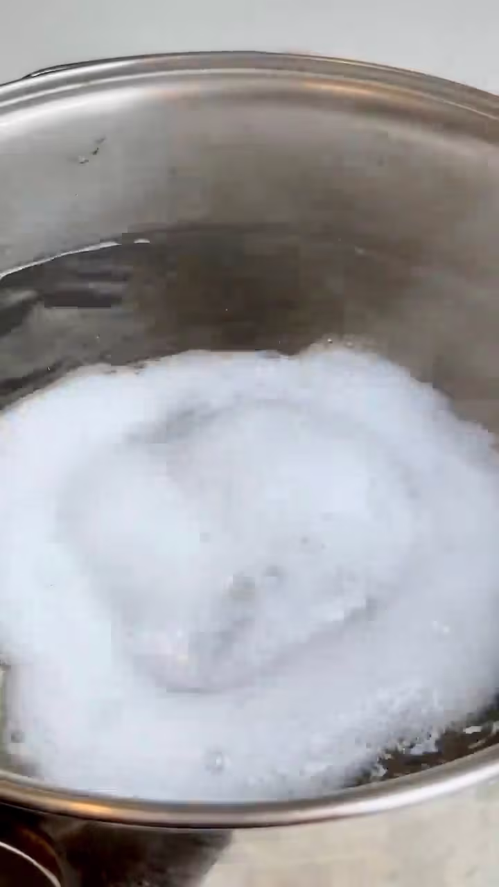 hervir las papas en agua con sal y bicarbonato para que queden crocantes