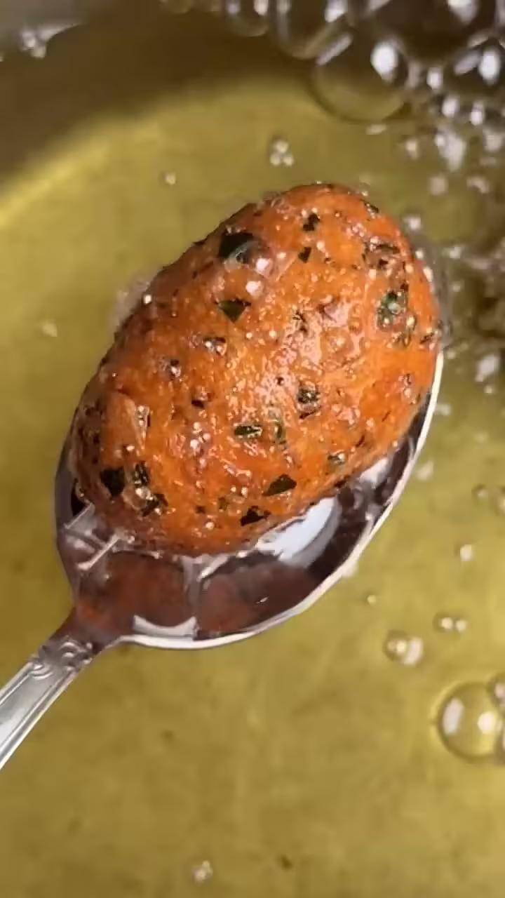freir los huevos tontos hasta que esten dorados