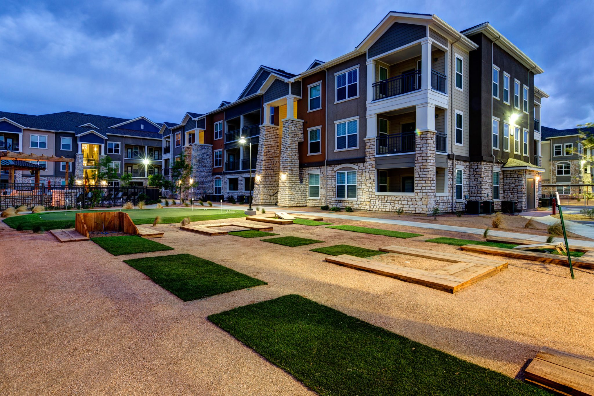 Oasis at Pavilion Park multifamily apartment community in Midland, TX
