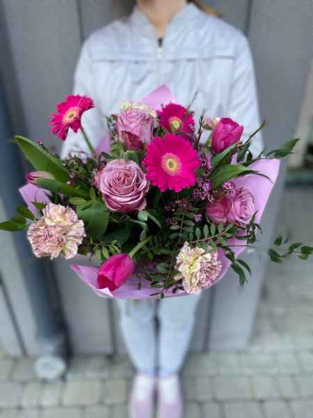 bukiet kwiatow wiazanka