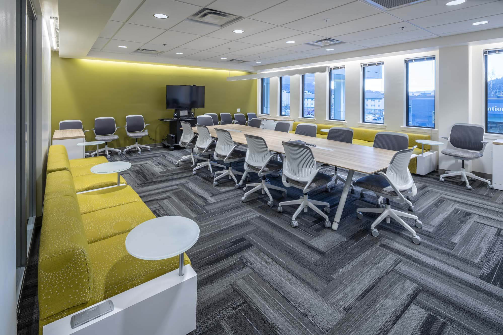Alaska Permanent Fund Office modern workspace - Dawson Construction