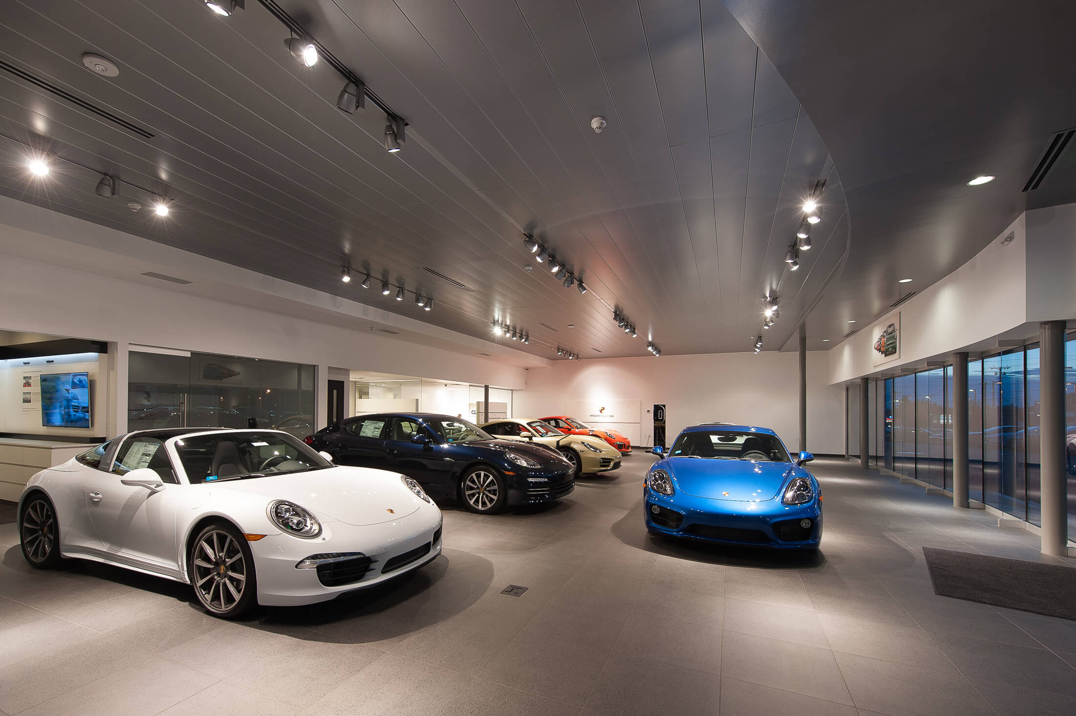 Roger Jobs Motors showroom - Dawson Construction