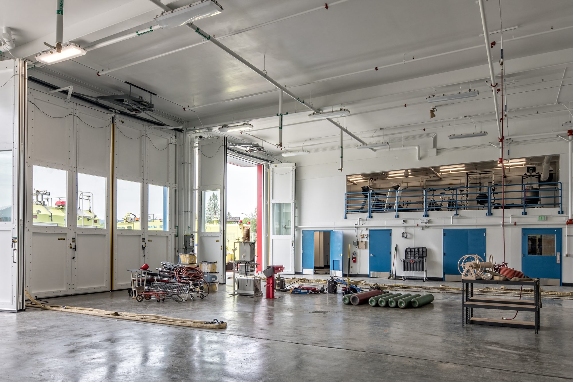 Juneau Aircraft Rescue and Firestation apparatus bay - Dawson Construction