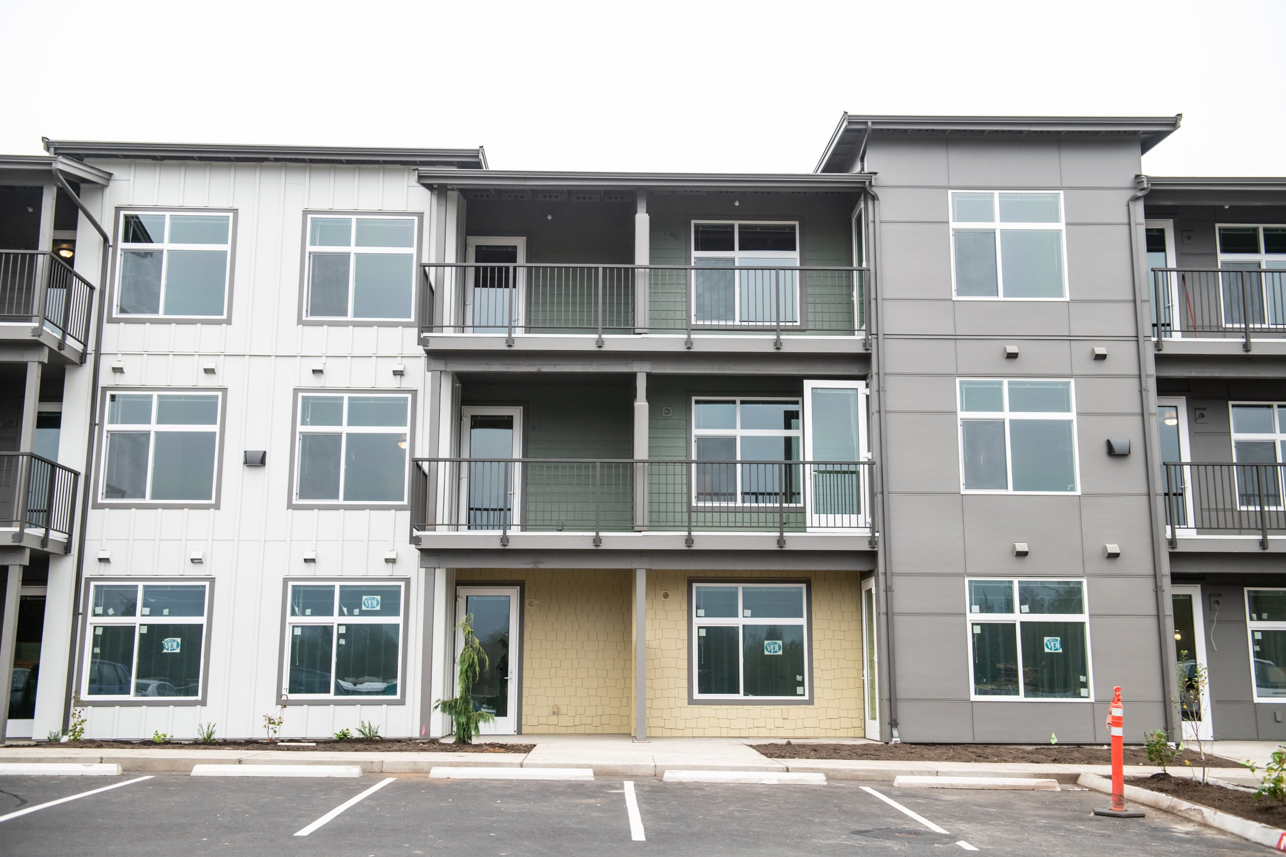 Mahogany Manor apartment building elevation in Bellingham, Washington