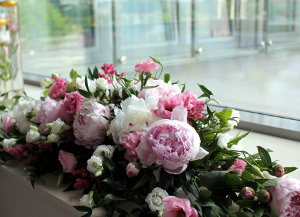 Letnie dekoracje ślubne. Kolor różowy - sweet flamingo. Bukiet ślubny.