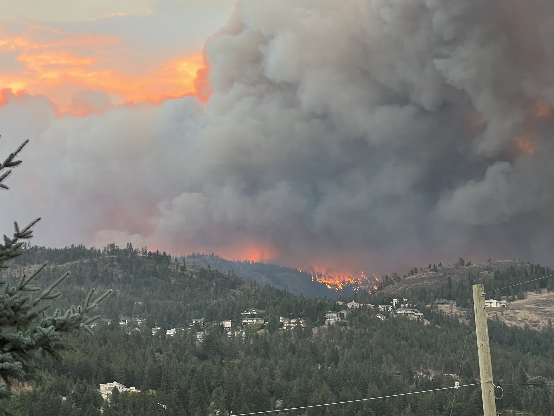 The McDougall Creek fire above town, evening of August 17 2023