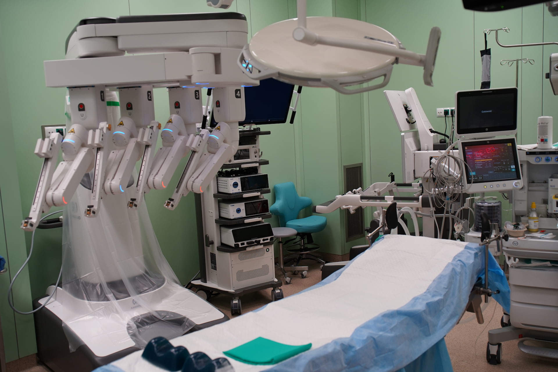 robot chirurgiczny gotowy do operacji urologicznej