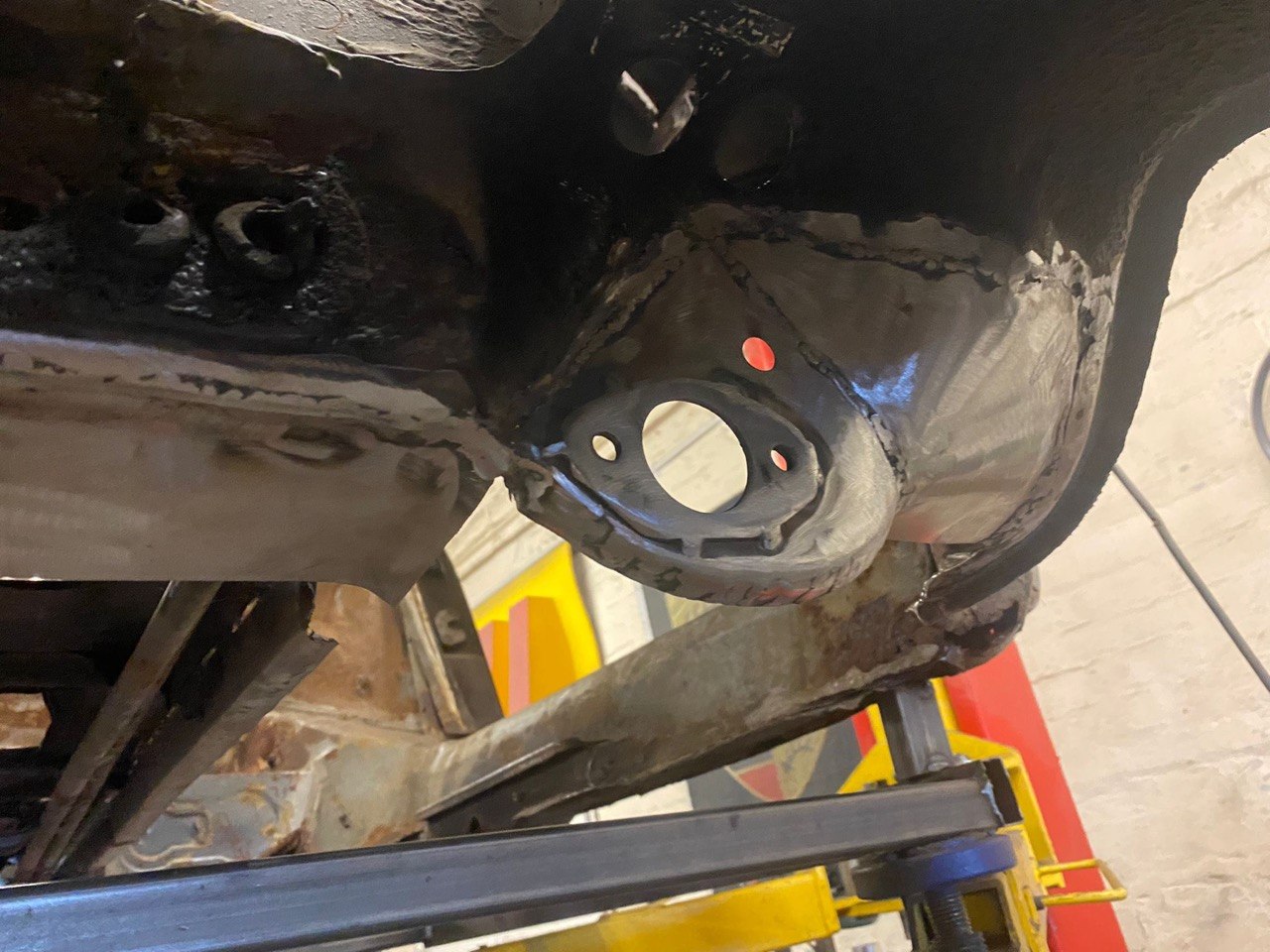 Floor and structural reconstruction during the Porsche 911 Ölklappe restoration
