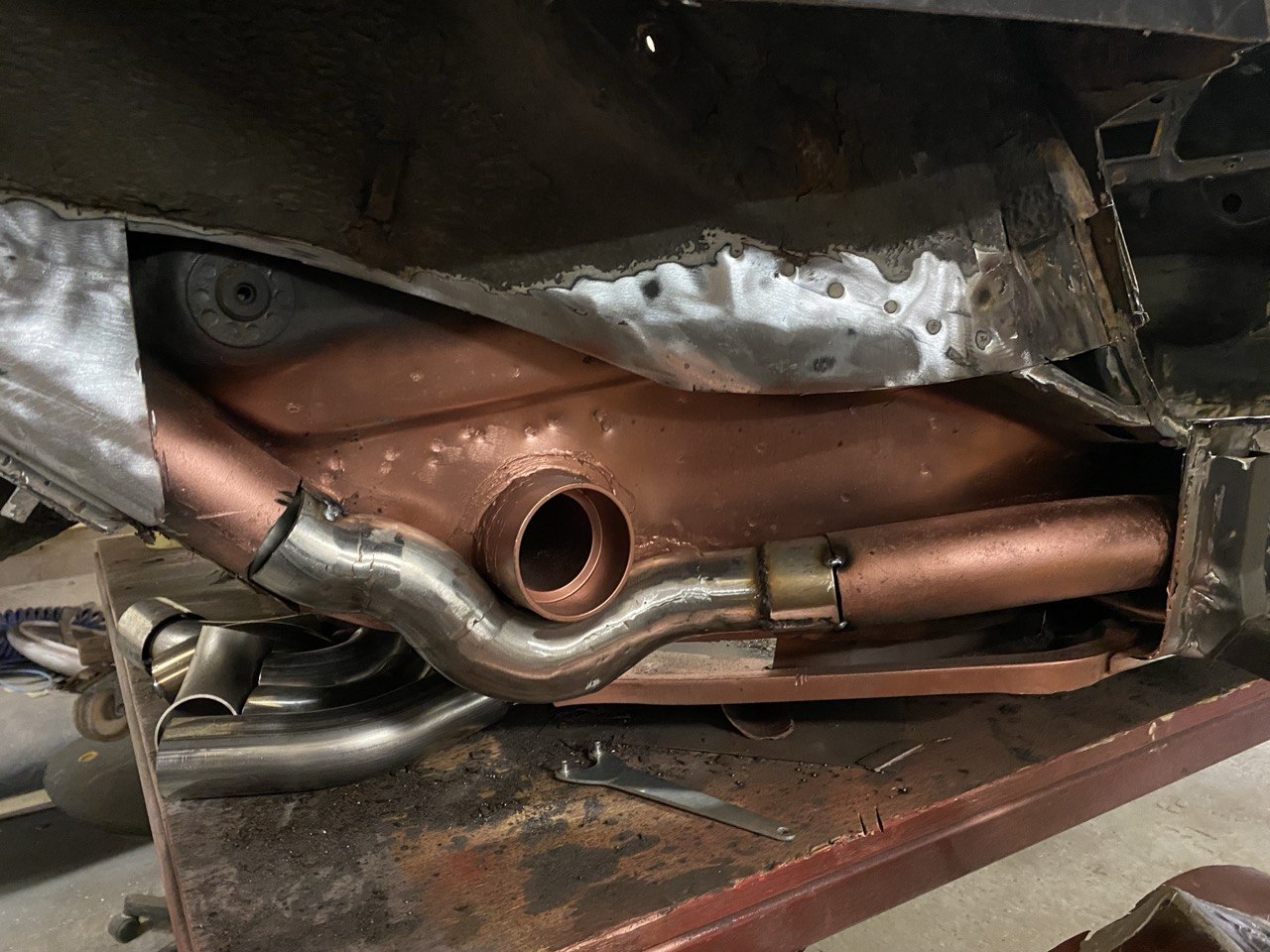 Rear chassis, torsion tube and heater duct reconstruction on the 1972 Porsche 911 Ölklappe