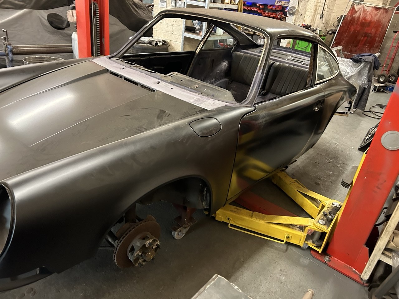 Shell reassembly and panel alignment on the 1972 Porsche 911 Ölklappe