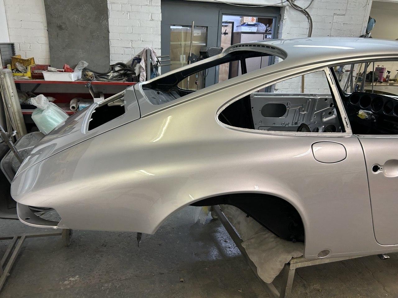 Final paint finish on the restored 1972 Porsche 911 Ölklappe