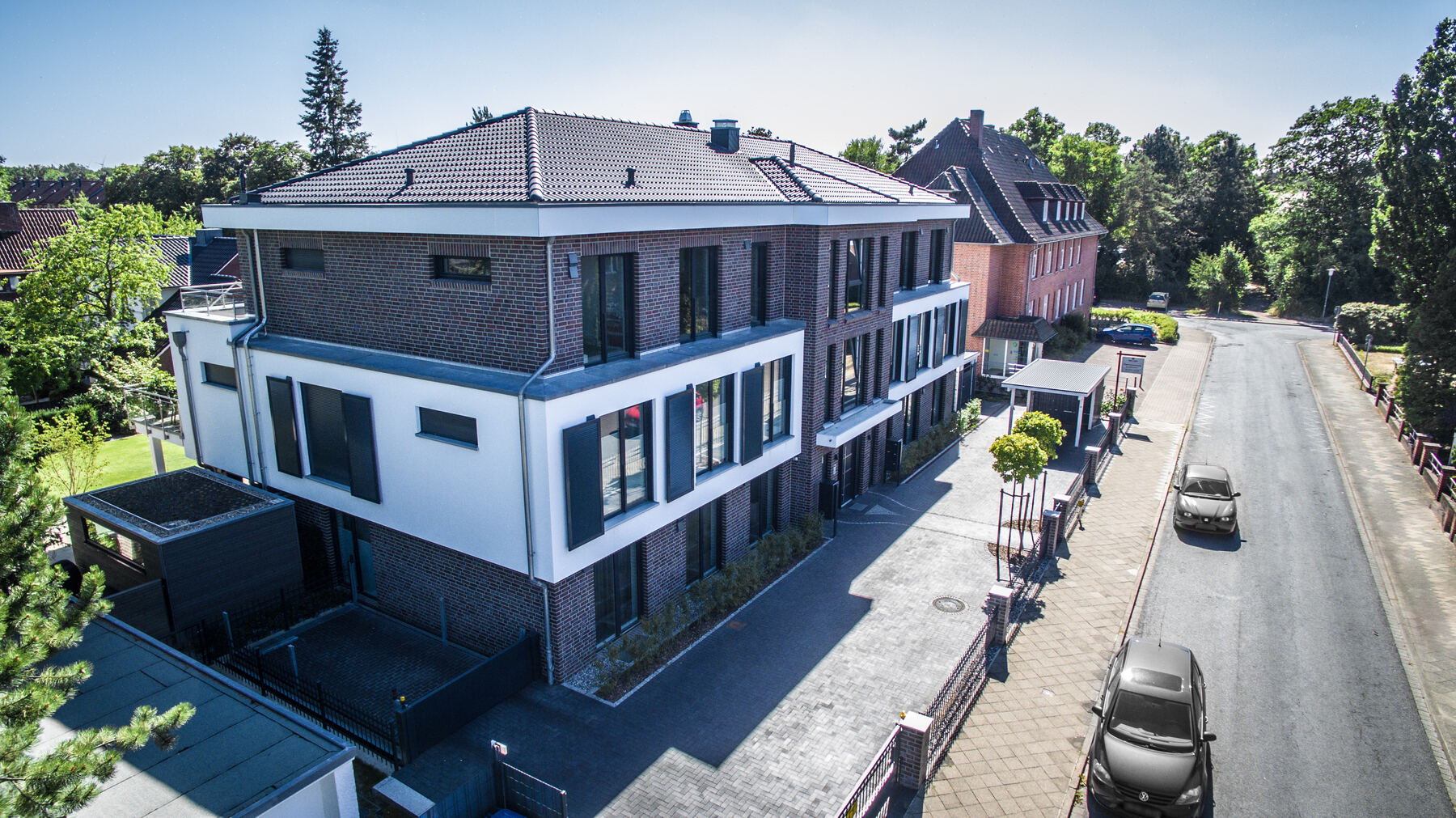 Lessingresidenz – sonnige Straßenansicht