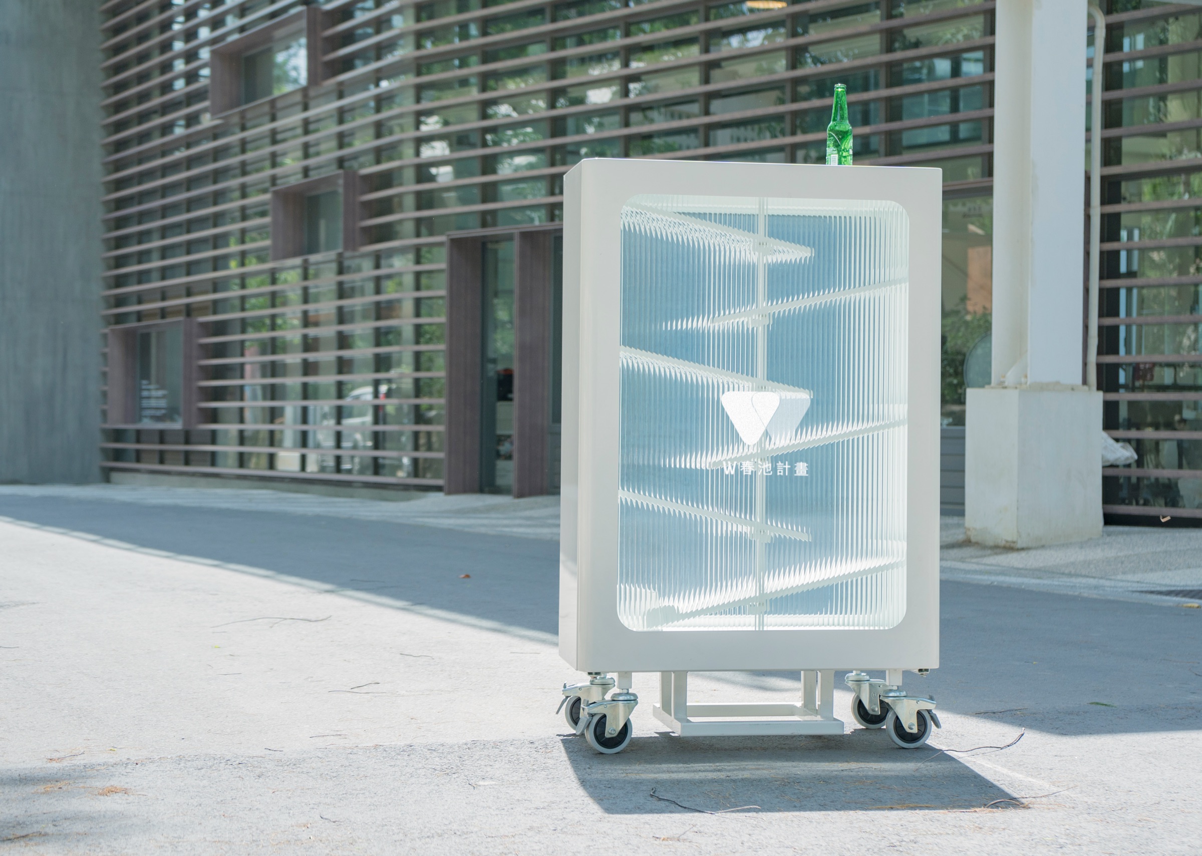 The recycling bin outdoors, seen from a low angle