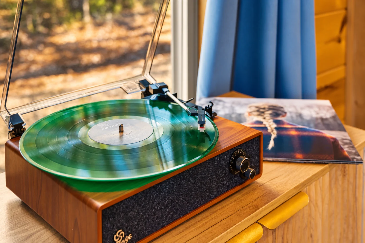 Record player at Hearth and Heritage