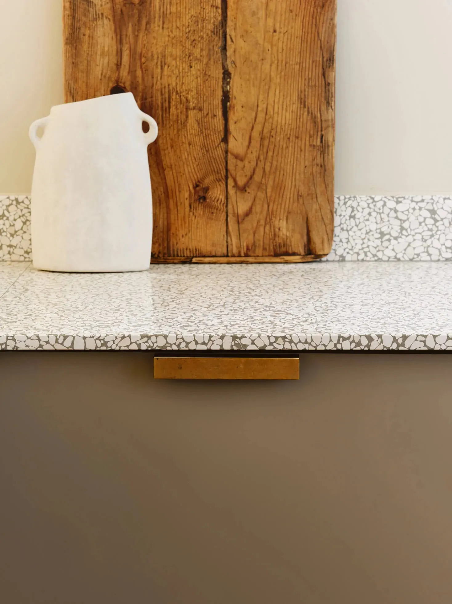 Folkestone laminate cabinet finish sample