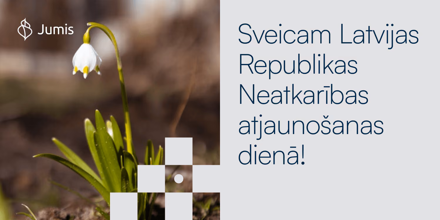 Sniegpulkstenīte zied pavasara saulē līdzās apsveikumam Latvijas Republikas Neatkarības atjaunošanas dienā. Attēlā redzams arī Jumis logotips un zīmola grafiskie elementi.
