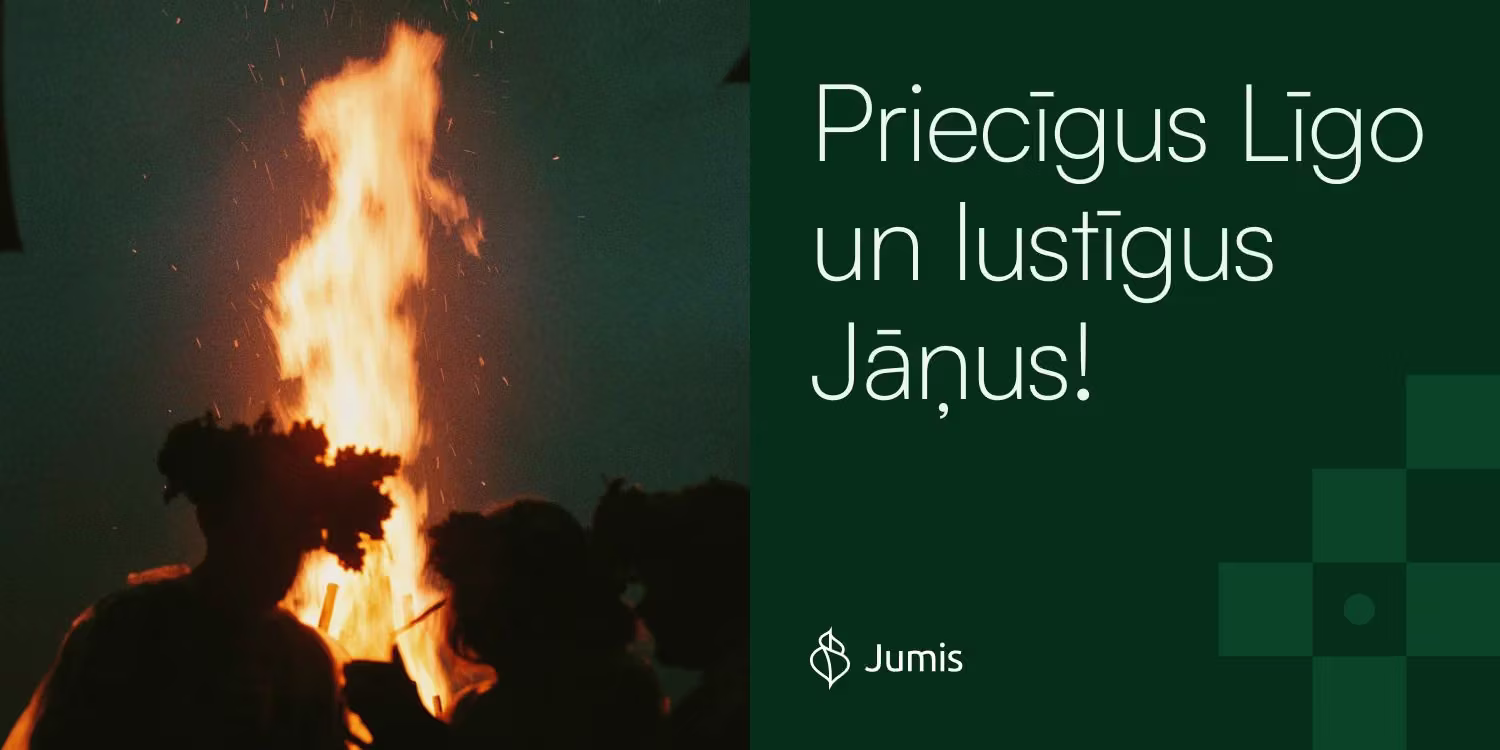 Līgo svētku baneris. Kreisajā pusē redzami cilvēku silueti vainagos pie liela Jāņu ugunskura, labajā pusē — teksts "Priecīgus Līgo un lustīgus Jāņus!" un Jumis logo uz tumši zaļa fona.