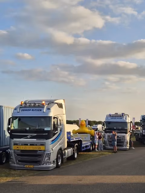 Dekker Transport social content