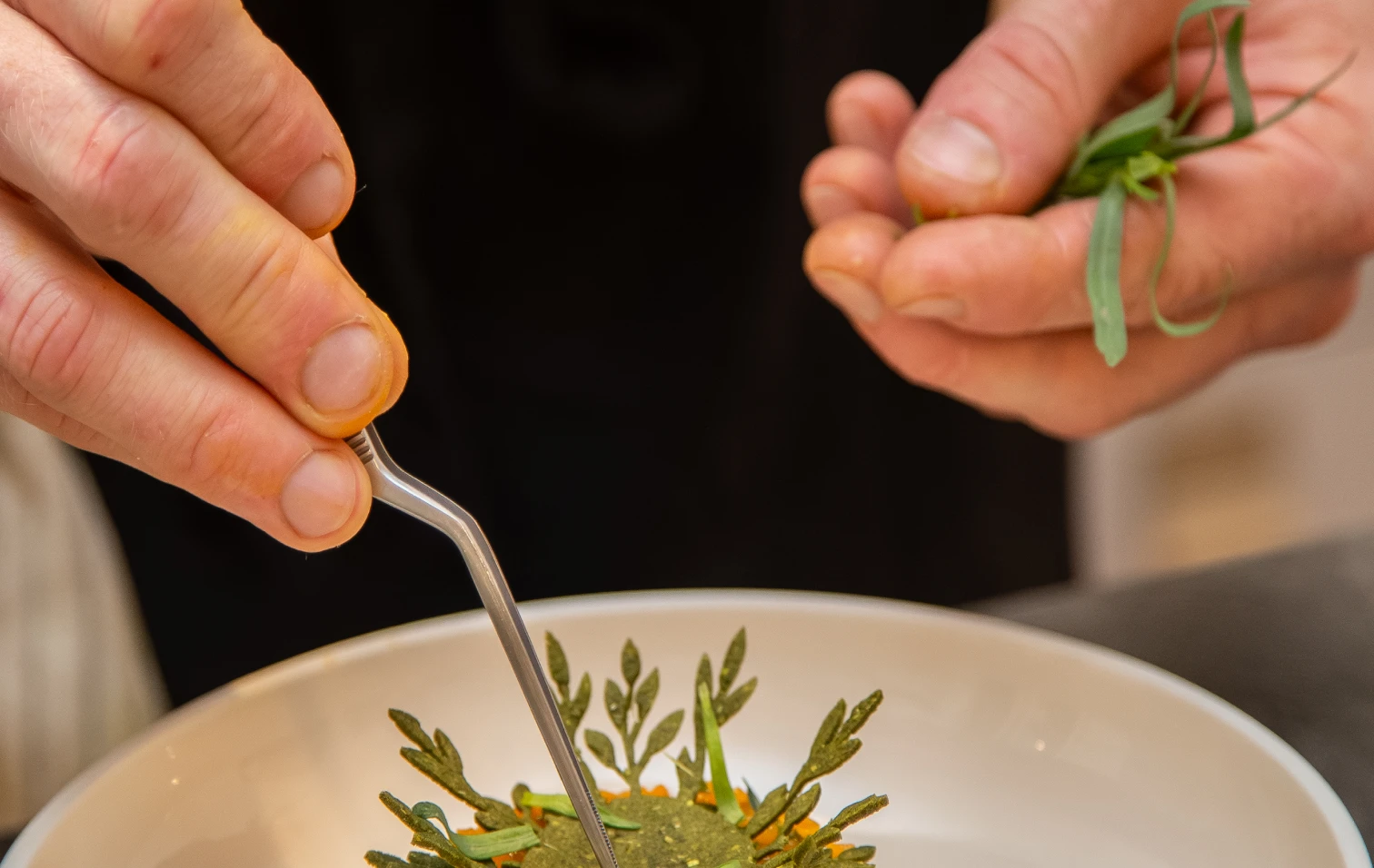 Photo de dressage d'une assiette - La Table de Joakim
