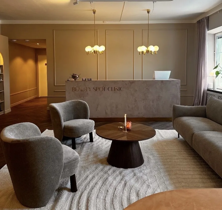 Receptionen för Clinic Gefle i översikt med modern inredning.