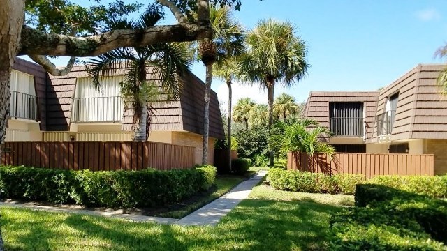 Bluffs Lakes Jupiter